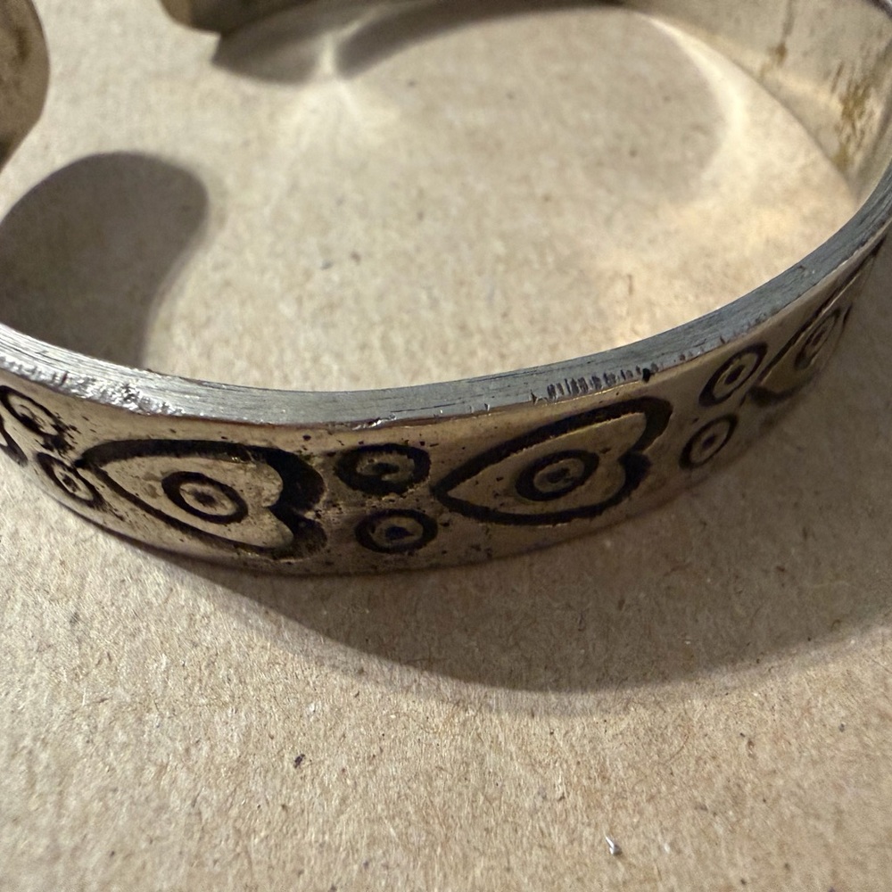 Silver Heart Patterned Bangle Metal Bracelet - image 3